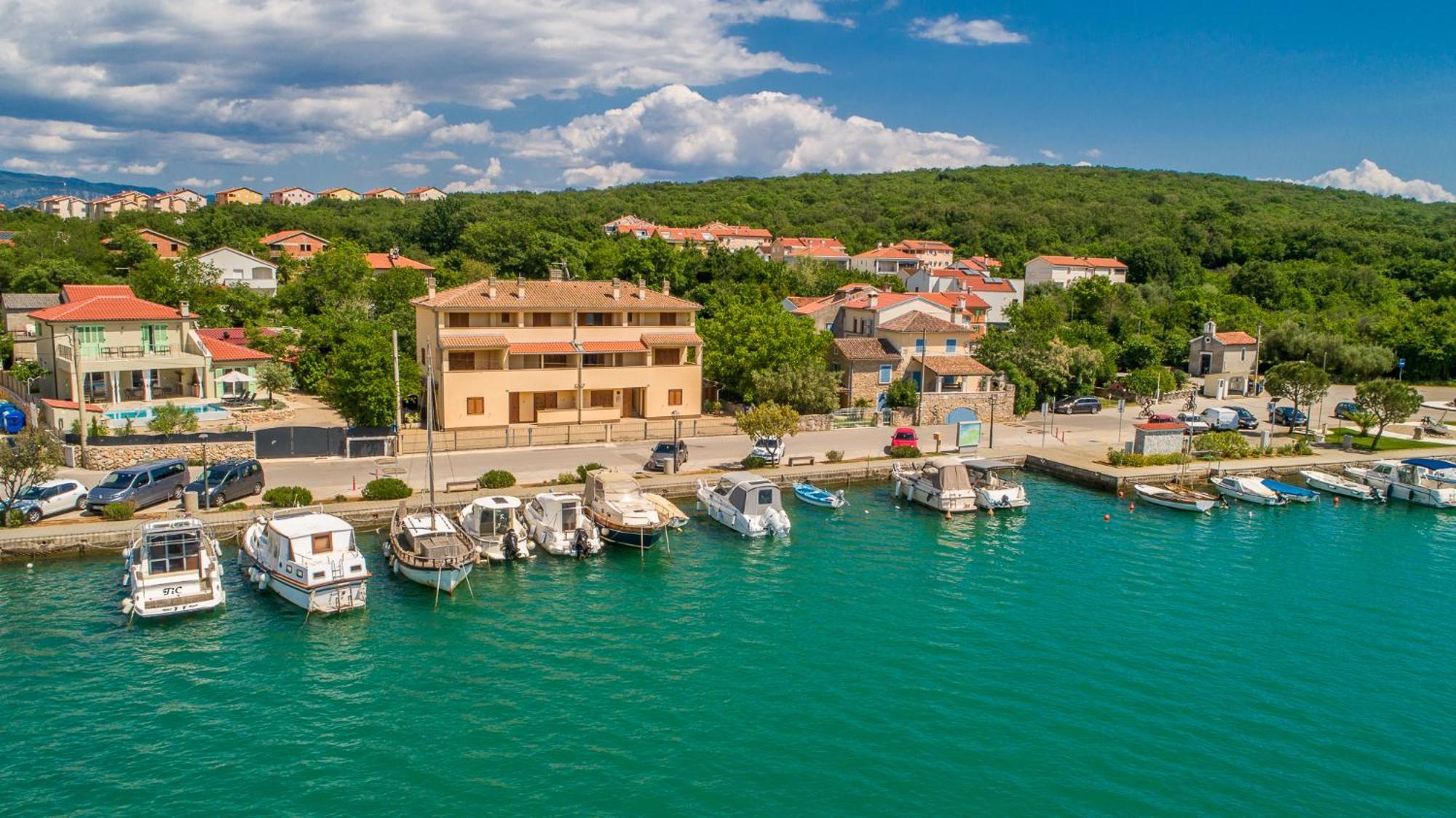 Apartments Celeste Климно Екстериор снимка